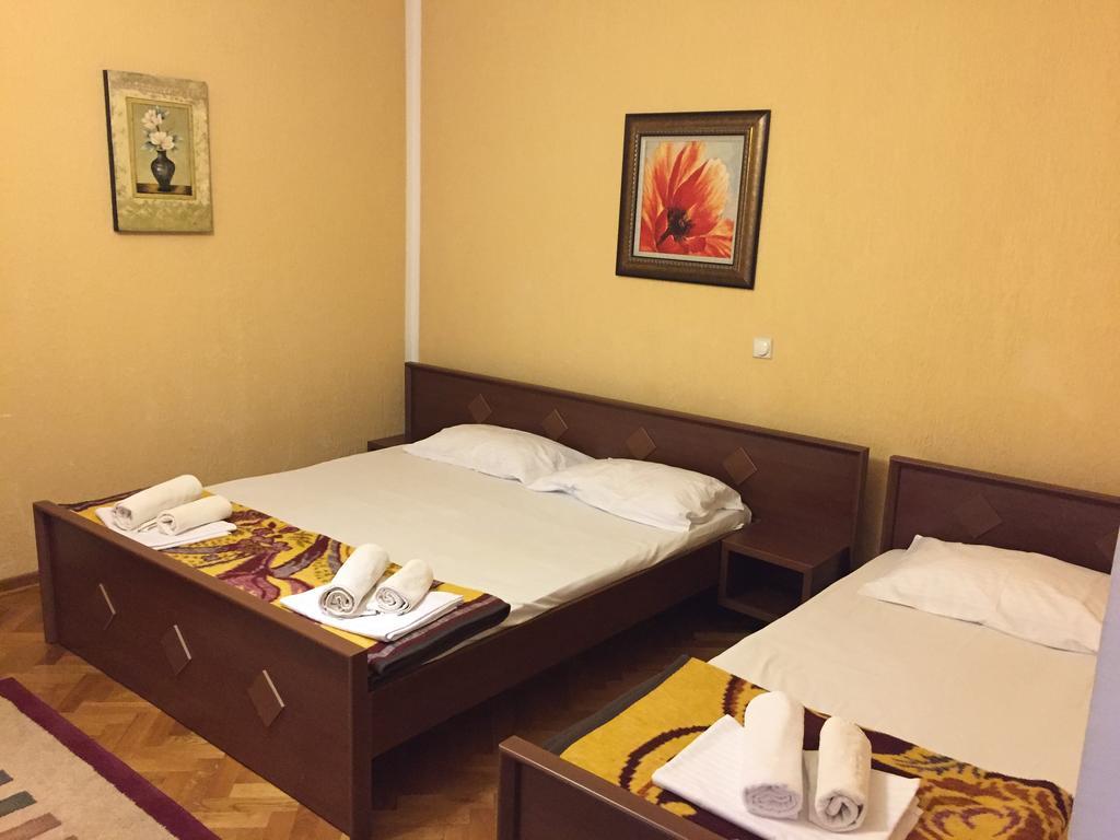 Firenze Apartments Улцинь Екстер'єр фото
