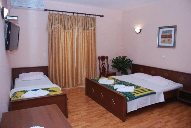 Firenze Apartments Улцинь Екстер'єр фото